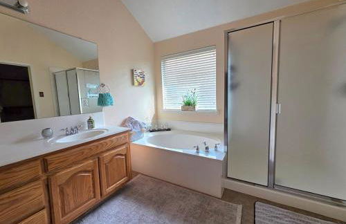 Lovely Lakeside Living - Foto 11