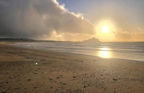 Central Penzance, Modern stylish home, Near Seafront with Gated parking - Photo 22