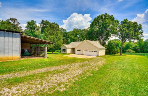 Bright and Elegant Home in High Point with Deck! - Foto 35