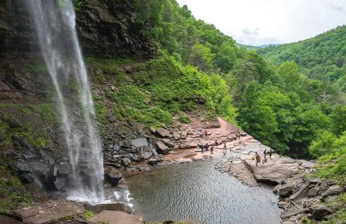 15 miles to Windham Mountain ! King Bed, Game Room, OutDoor Patio - Foto 30