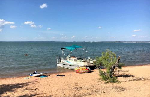 Peaceful Lakefront Cabin with Loft, Beach Access & Sunset Views in Buchanan Dam, Texas - Foto 29