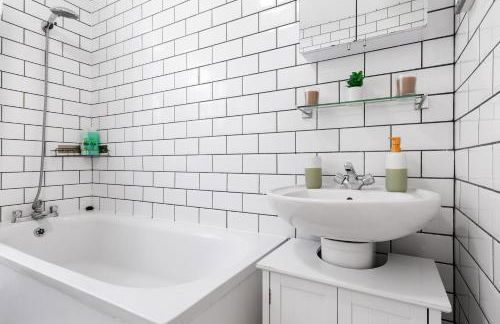 Spacious Lux Four-Bedroom Living - C London & Westminster - Photo 9