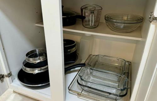 3 Min Walk to Starbucks. Pet Yes - Photo 1