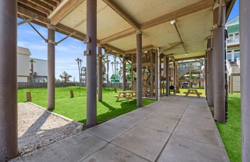 Beach House Located Steps from the Beach - Photo 41