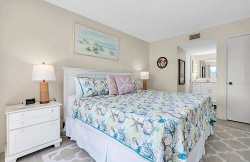 Sun Plaza by Coastal Chic Vacations - Private Beach Access with Pool and Tennis - Photo 24