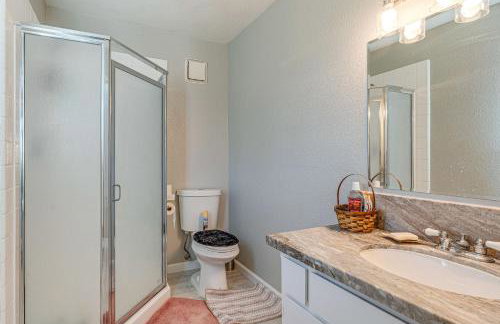 Water Views and Decks Spacious La Grange Retreat - Foto 19