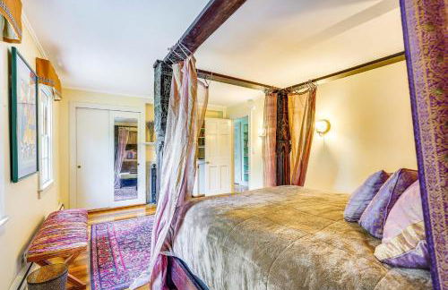 Ambient Manchester Village Abode with Deck and Pond! - Foto 13