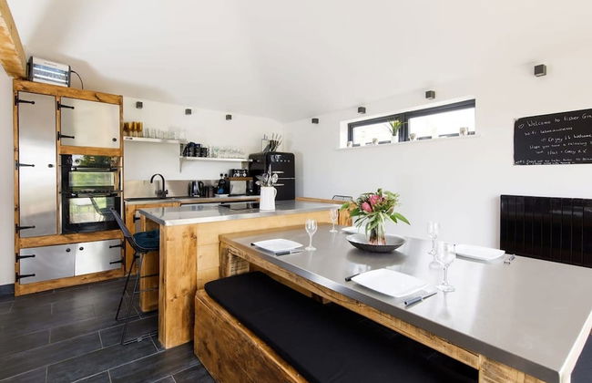 Rural Lodge Retreat With Hot Tub - Photo 10