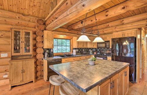 Splendid Family Cabin with Hot Tub and Grill! - Foto 9