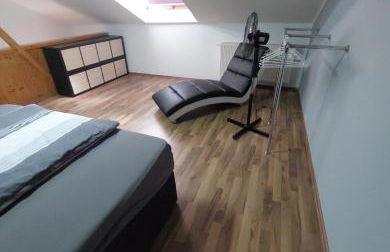 Modernes Appartement 5 km von Erfurt, mit Kaffeevollautomat, TV, WLAN, Boxspringbett, Schlafsofa und Einkaufsmöglichkeiten, sehr gute Anbindung zur A71 und A4, kostenloser öff Parkplatz für PKW und Transporter - Foto 16