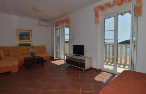 Holiday home Marina- beachfront, sea view and free parking - Photo 46