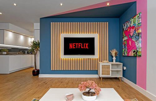 SUPERIOR AIRPORT SUITE, FREE Parking, Stylish, BALCONY, Two Bathrooms, Close To Airport, Station & Centre - Foto 33