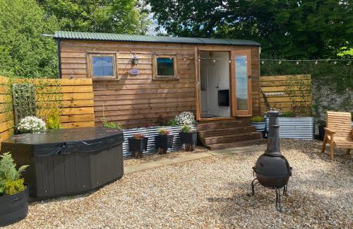 Cosy Shepherds Hut, heating, Hot Tub, WiFi and magnificent view - Foto 35