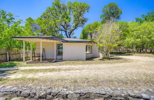 Bandera Carriage House with Medina River Access! - Foto 24