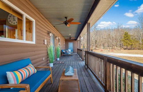 Ozark Retreat with Mountain Views Fire Pit & Deck - Foto 26