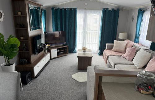 LuxeHaven at Tattershall Lakes Park with Hot Tub - Foto 43