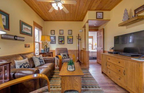 Riverfront Cabin, 4 Mi to Granby Ranch - Foto 6