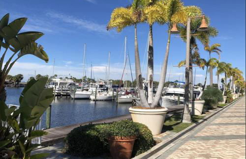 Beautiful New Luxury Townhome with Private Beach and Swimming Pools - Foto 33