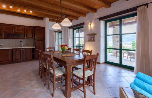 Spacious villa with 10x5m pool, aircon. Rural retreat, stunning views. - Foto 15