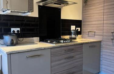 Large 3 Bed Home - Coop Live -Free parking - Foto 21