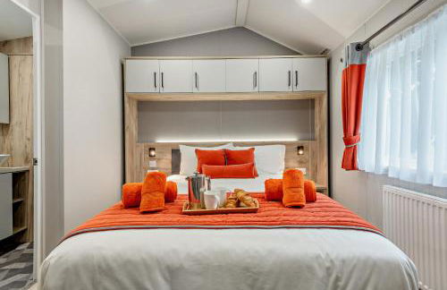 Astoria Lodge Smart Modern 2-Bedroom Holiday Lodge Milford on Sea - Photo 2