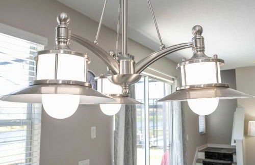 4BR Lakefront - Themed Rooms - Pool & BBQ! - Foto 46