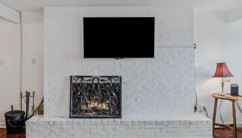 Steps to Ski Trail Fireplace - Kingswood 1B - Photo 3