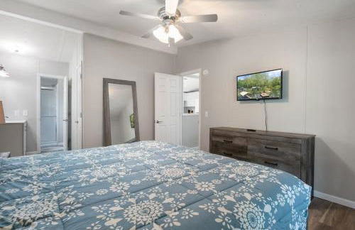 New! 2 Homes-Firepit, Hot Tub, Huge Yard and Dock - Foto 22