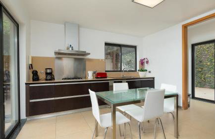 Villa Vitoria - by LovelyStay - Foto 6