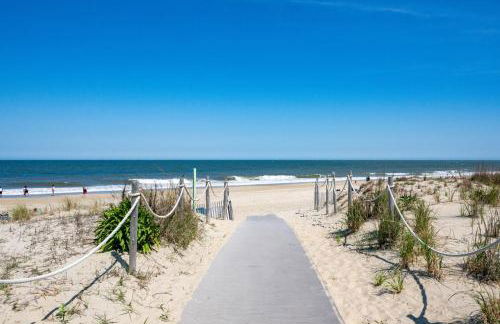 NEW 3BR-3BA Beach Block with Parking - Photo 39