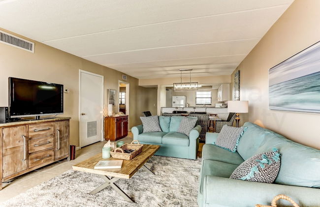 Comfy Upper Unit Condo to Enjoy the Beach or the Fishing by RedAwning - Foto 16