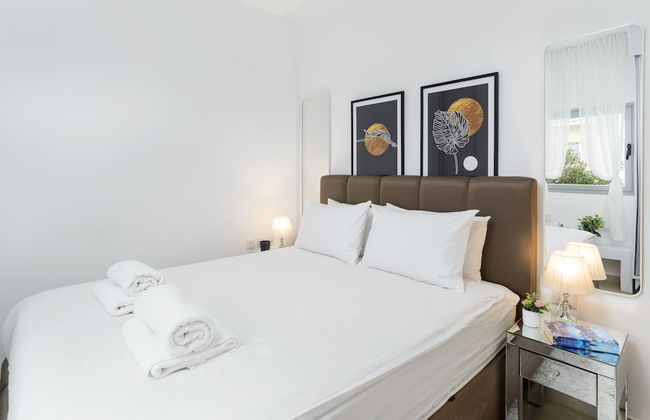 Quiet Hideaway & Terrace near Beach by FeelHome - Foto 6