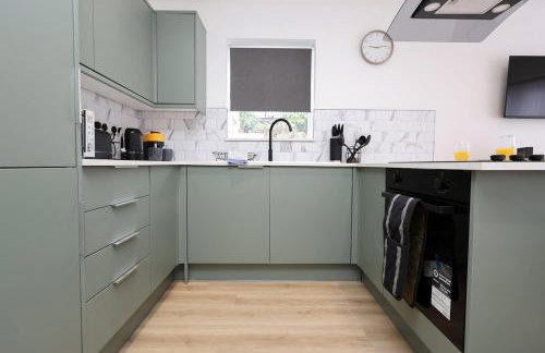 Chic 2 Bed Flat near Central Cardiff - Photo 2