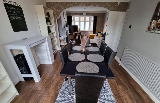 3 Bed Spacious House With Parking - Foto 25