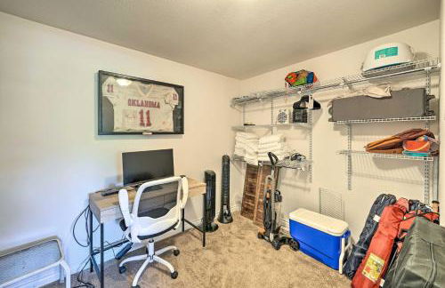 Dreamy Riverside Cabin with Fireplace and Grill - Foto 15