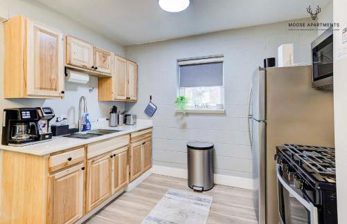 The Moose #9 - Brand New Luxe Modern loft with Free Parking, King Bed & Fast WiFi - Foto 15