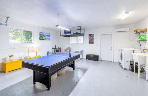 Casa Tropicana - Heated Pool, Game Room & Mins from beach - Foto 8