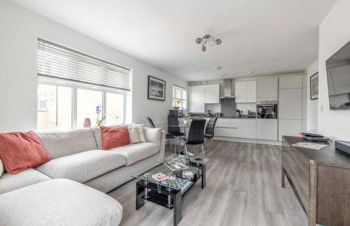 STYLISH HOME - VIRGINIA WATER LAKE & FREE PARKING - By Tempstay - Foto 4