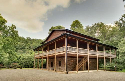 Astounding River View - Outdoor Hot Tub, Volleyball Net, Game Room + More! - Foto 50