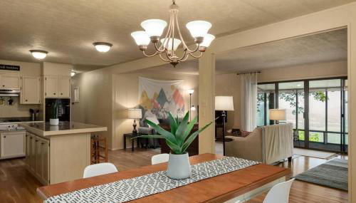 Sunrise Mountain Retreat-Summer Getaway in Jasper with a Hot Tub - Foto 2