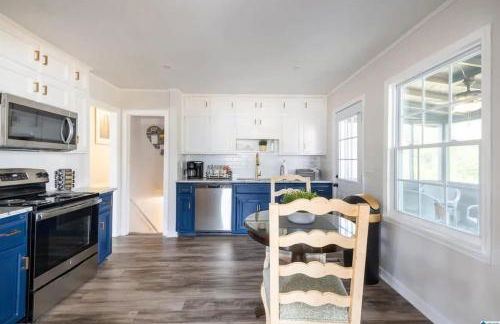 Southern Charm l 5BR l Sleeps 14 l A Location - Foto 4