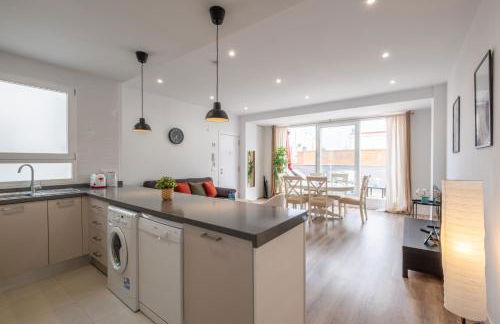 Spacious Penthouse with Private Terrace - Photo 14