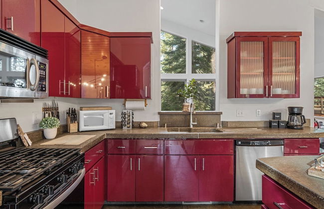 Moosetrack by Avantstay Cozy Cabin In The Of Tahoe Donner w/ Hot Tub - Foto 16