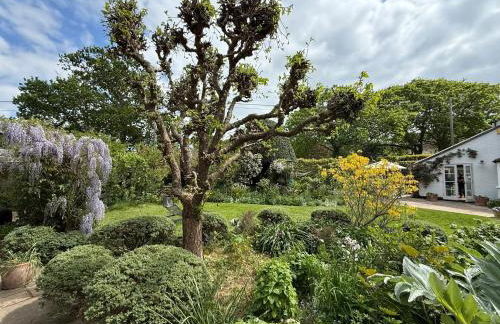 Tranquil Seaside Cottage by NewFo - Photo 7