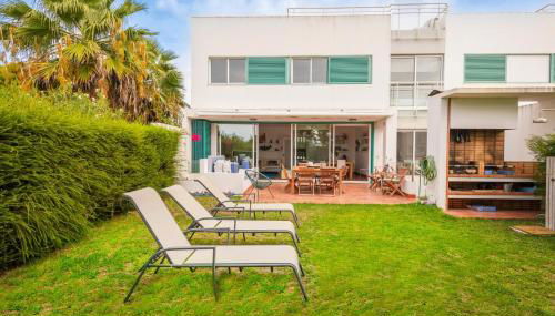 Prainha Sunny 5BR Villa (up to 13 guests) - Foto 1