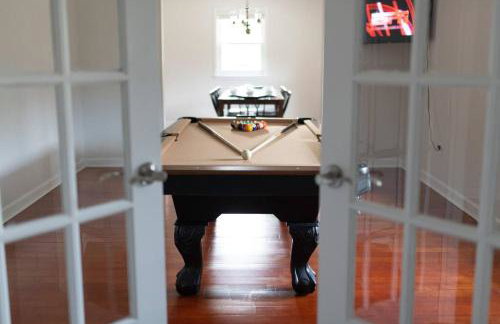 Relaxing 5-Bedroom Villa with Outdoor Oasis - Foto 27