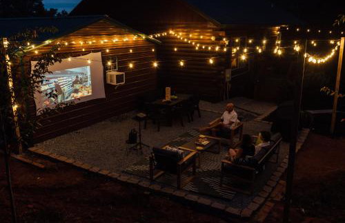 Luxe Lodge Escape - Hot Tub-Outdoor Movies-Game Room-Fire Pit - Foto 27