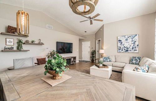 THIS IS PARADISE FOUND! Private In-Ground Pool Home, Views, Near Dis, NO Steps, LOW Rates! - Foto 20