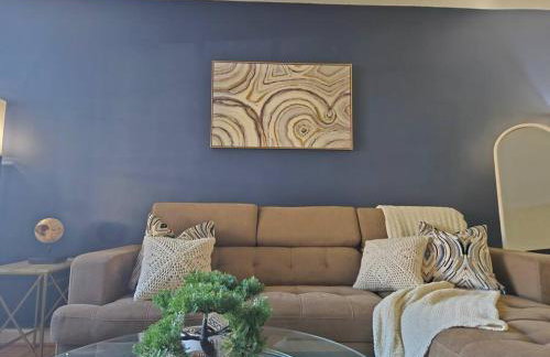 Book Now! 8-Min to Metro - King Bed- Old Town Central Retreat - Floyd's Freedom - - Foto 7