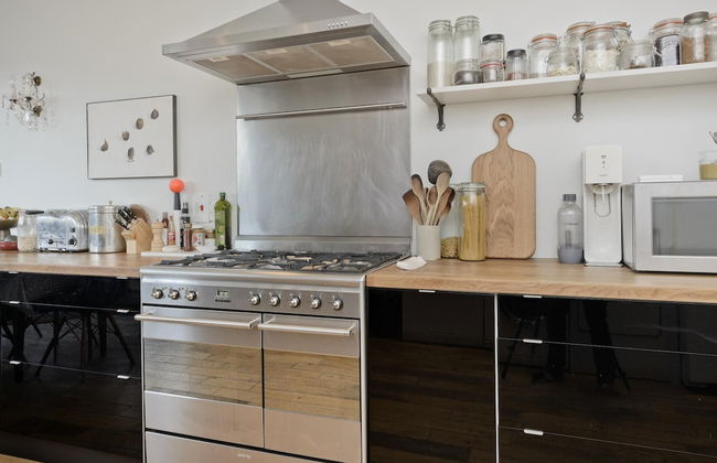 Interior Designed House With Garden in North West London by Underthedoormat - Foto 17